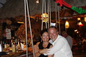 Mexico, Isla Holbox: Cocktails an der Bar mit Schaukeln im Viva Zapata, einem der besten Lokale der Insel